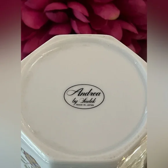 2 Andrea by Sadek Buckingham Coffee/Tea Mugs White Octagonal Floral Gold Japan - Picture 14 of 14